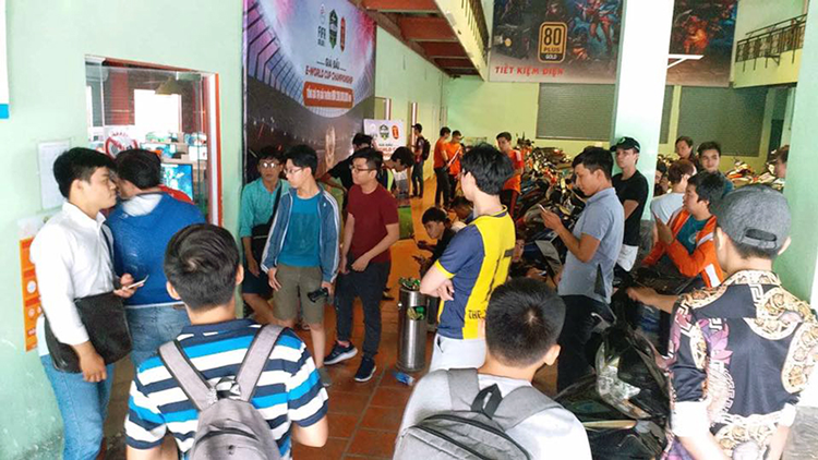 nhieu y kien trai chiều về việc cập nhật chính sách mới của Shopee trên Facebook