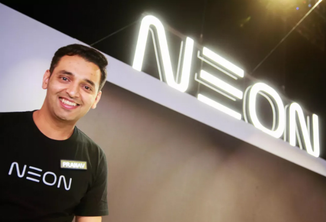 nguoi ao neon