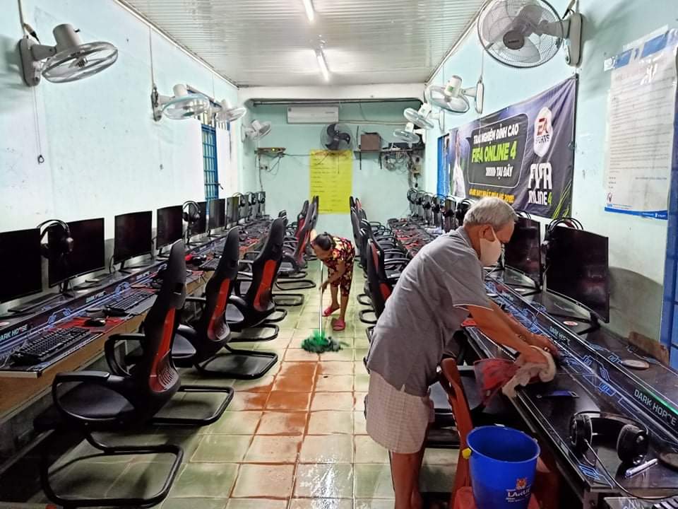 Cách ly xã hội, net đóng cửa