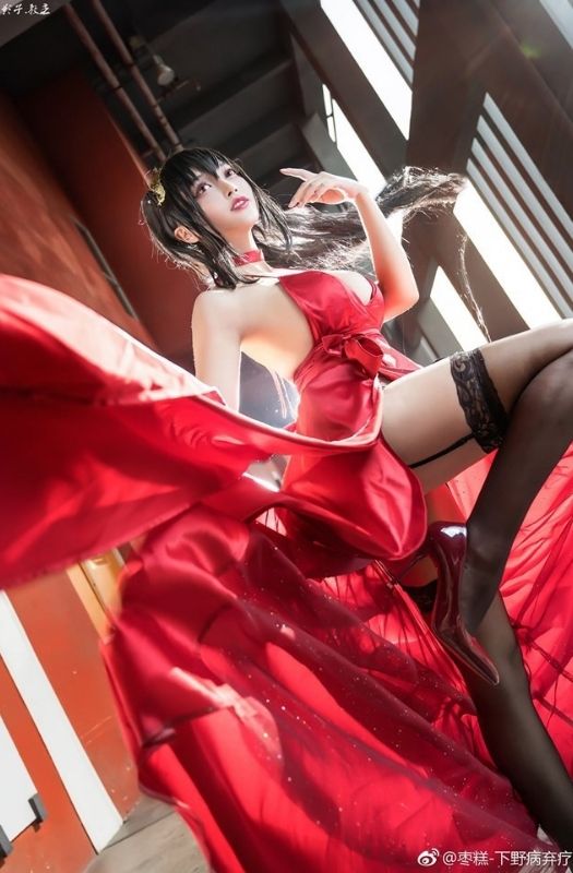 Bộ ảnh cosplay nàng waifu Taihou nổi tiếng trong Azur Lane