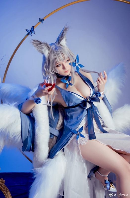 Bộ ảnh cosplay nhân vật Shinano trong Azur Lane phiên bản "đậm chất xôi thịt"