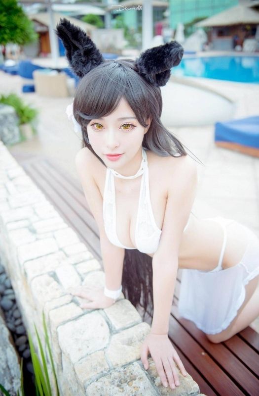 Loạt ảnh cosplay nàng Atago siêu gợi cảm trong Azur Lane