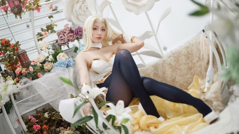 Bộ ảnh cosplay vị tướng Lux phiên bản đầy quyến rũ, "loá mắt" mắt người xem