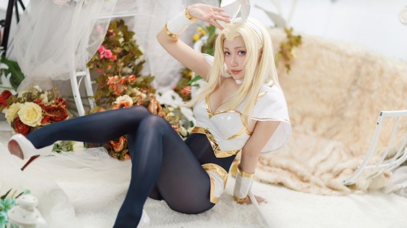 Bộ ảnh cosplay vị tướng Lux phiên bản đầy quyến rũ, "loá mắt" mắt người xem