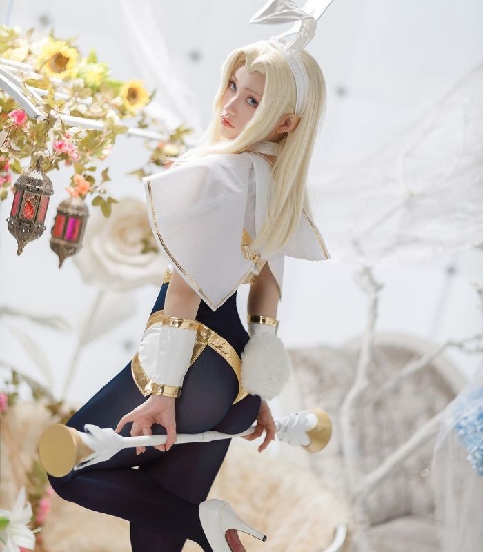 Bộ ảnh cosplay vị tướng Lux phiên bản đầy quyến rũ, "loá mắt" mắt người xem