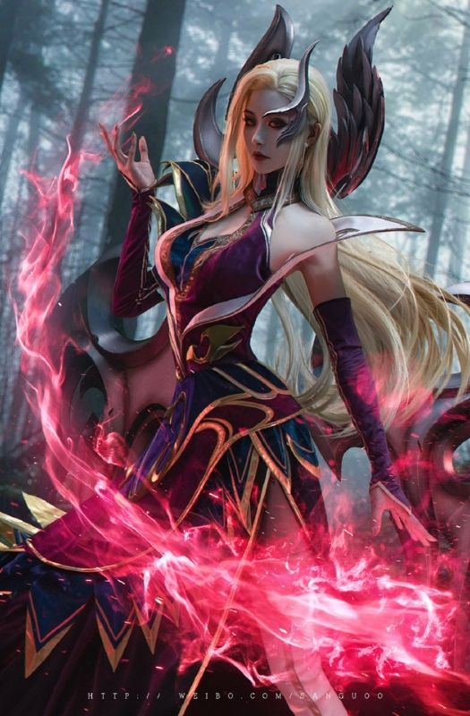 Bộ ảnh cosplay Morgana Tiên Hắc Ám đầy cuốn hút với vẻ ngoài ma mị và bí ẩn