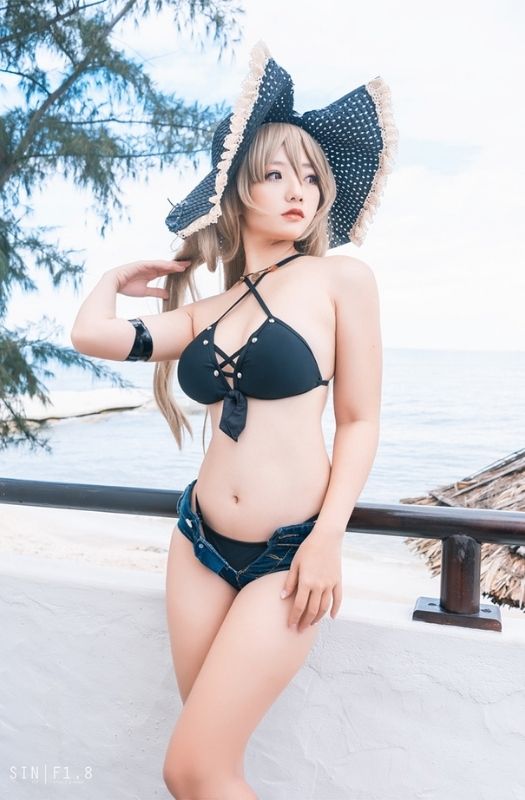 Loạt ảnh cosplay nhân vật Jean Bart phiên bản bikini với tâm hồn gợi cảm trong Azur Lane 