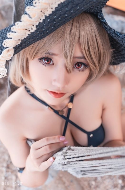 Loạt ảnh cosplay nhân vật Jean Bart phiên bản bikini với tâm hồn gợi cảm trong Azur Lane 