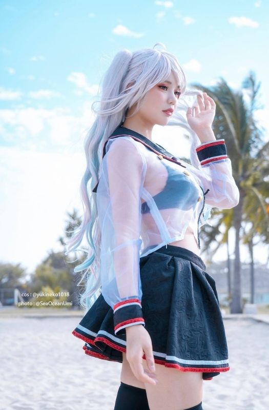 Loạt ảnh cosplay mỹ nhân Prinz Eugen trong tựa game di động Azur Lane