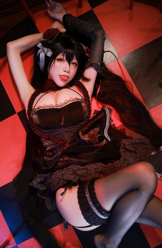 Bộ ảnh cosplay mỹ nhân Taihou trong Azur Lane đầy ngọt ngào và gợi cảm