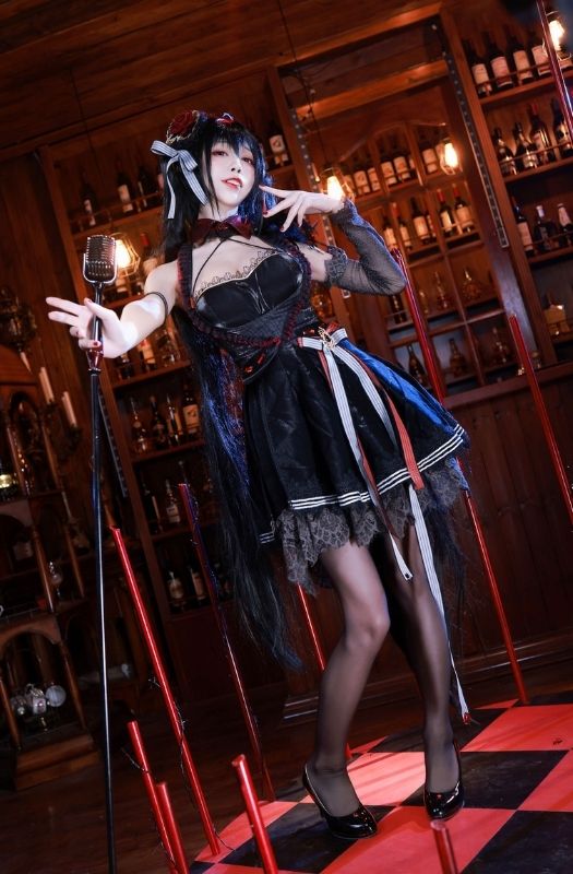 Bộ ảnh cosplay mỹ nhân Taihou trong Azur Lane đầy ngọt ngào và gợi cảm