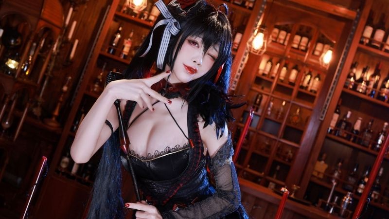 Bộ ảnh cosplay mỹ nhân Taihou trong Azur Lane đầy ngọt ngào và gợi cảm