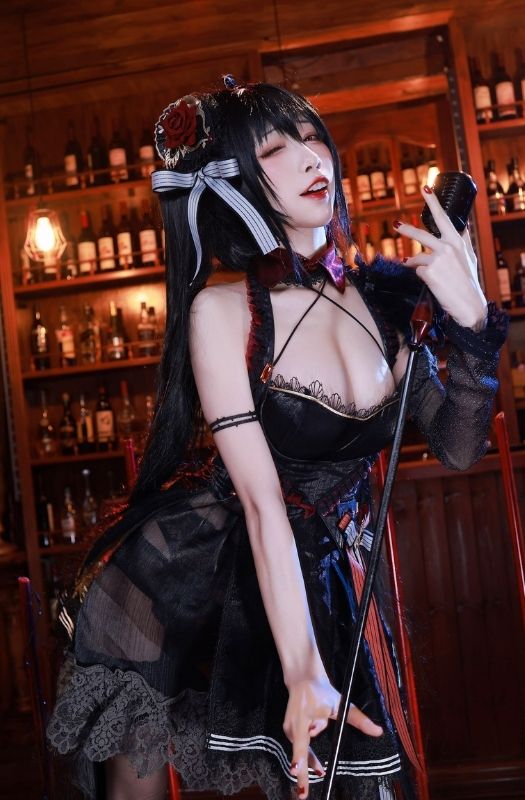 Bộ ảnh cosplay mỹ nhân Taihou trong Azur Lane đầy ngọt ngào và gợi cảm