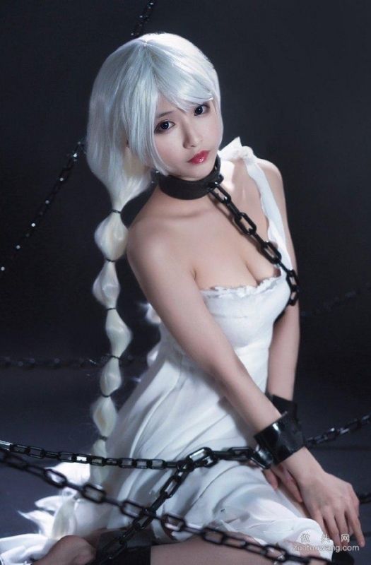 Bộ ảnh cosplay Avrora phiên bản nữ tù nhân bị giam giữ