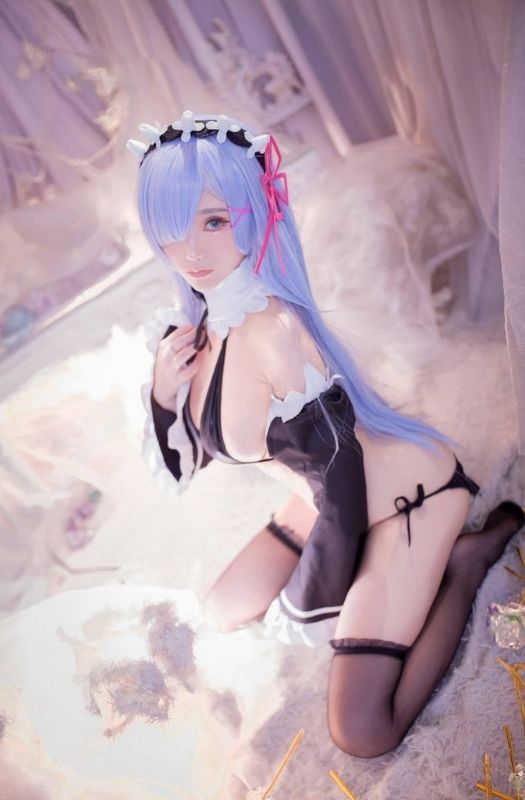 Bộ ảnh cosplay nữ nhân vật Rem dễ thương trong Re:Zero