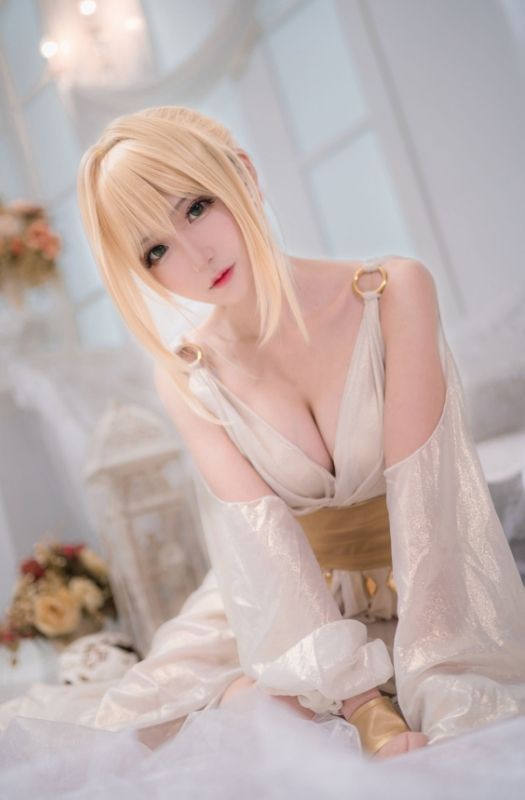 Bộ ảnh cosplay Nero Claudius phiên bản vô cùng sexy khiến người xem phải bỏng mắt