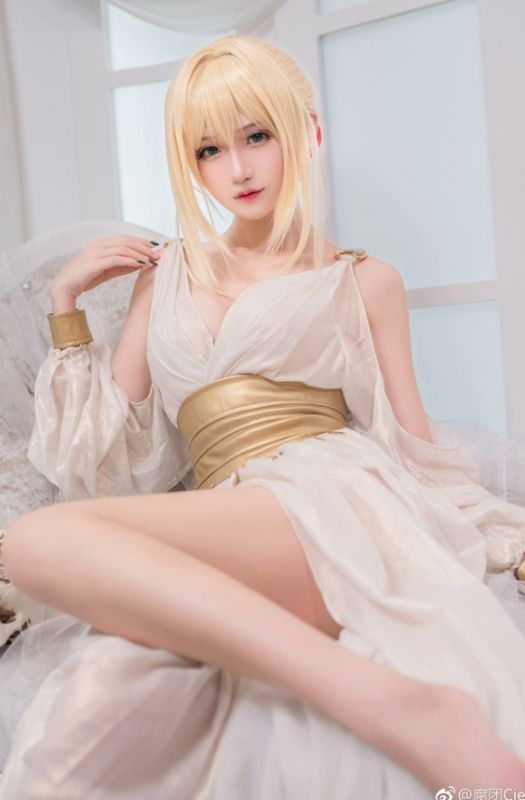 Bộ ảnh cosplay Nero Claudius phiên bản vô cùng sexy khiến người xem phải bỏng mắt