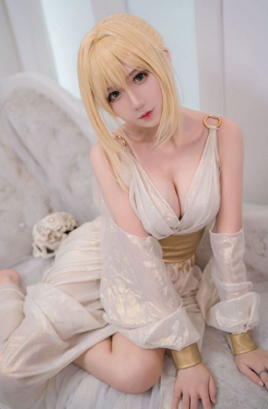Bộ ảnh cosplay Nero Claudius phiên bản vô cùng sexy khiến người xem phải bỏng mắt