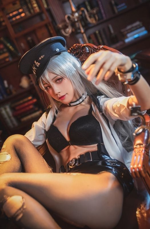 Bộ ảnh cosplay nhân vật Gangut cực kỳ khêu gợi trong game Azur Lane