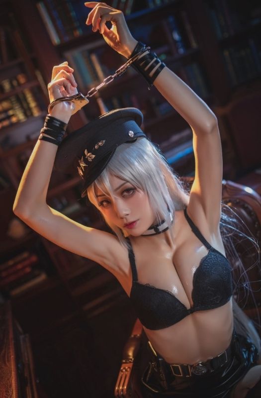 Bộ ảnh cosplay nhân vật Gangut cực kỳ khêu gợi trong game Azur Lane