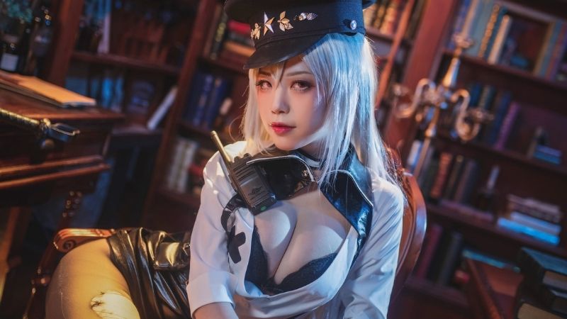 Bộ ảnh cosplay nhân vật Gangut cực kỳ khêu gợi trong game Azur Lane