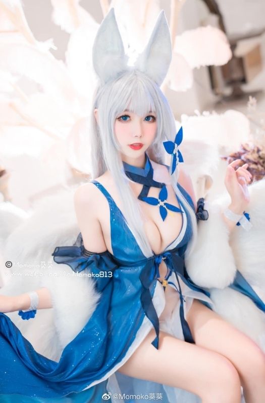 Loạt ảnh cosplay nhân vật Shinano với trang dạ hội vòng 1 hở bạo