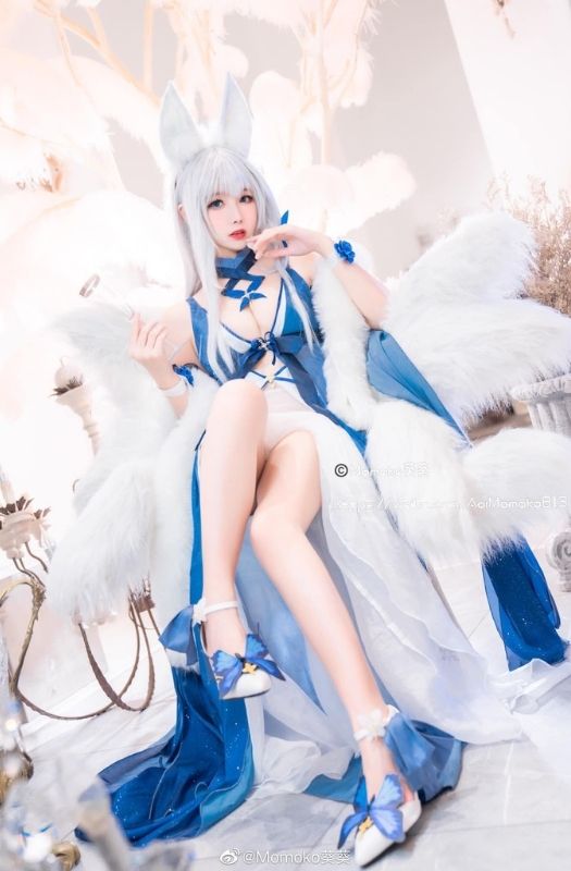 Loạt ảnh cosplay nhân vật Shinano với trang dạ hội vòng 1 hở bạo