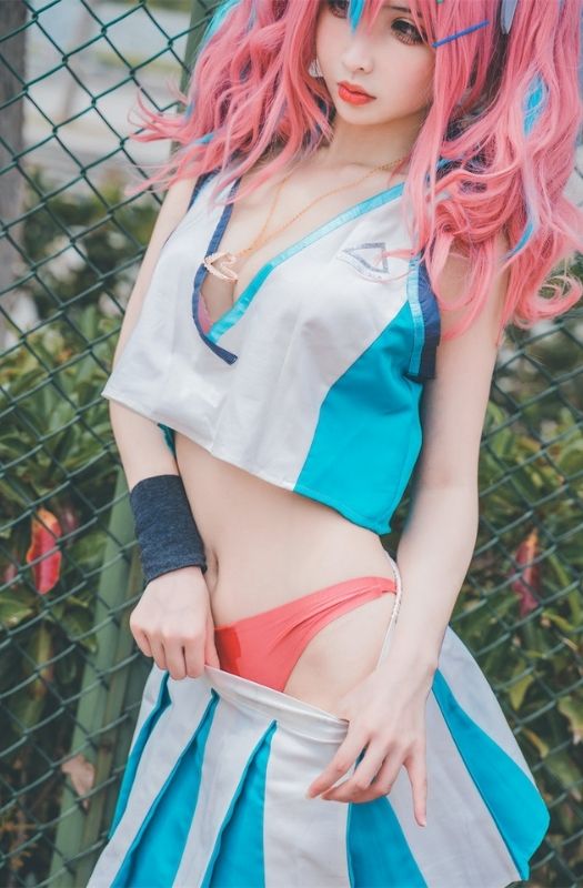 Bộ ảnh cosplay nhân vật USS Bremerton trong Azur Lane khiến người xem phải bỏng mắt