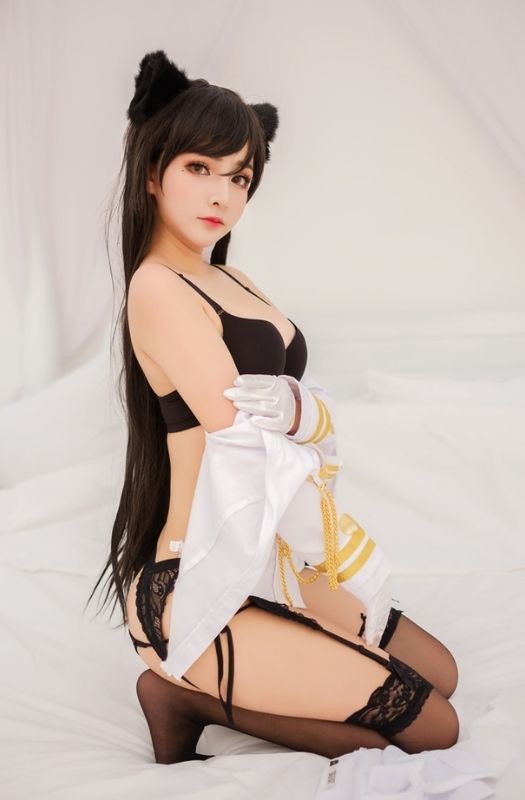 Bộ ảnh cosplay nhân vật Atago trong Azurlane với gương mặt xinh đẹp và vóc dáng sexy hết nấc