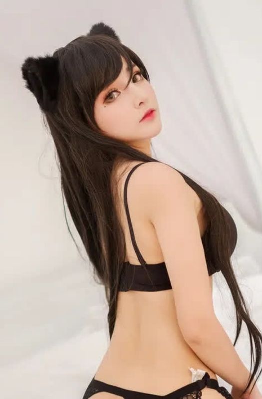 Bộ ảnh cosplay nhân vật Atago trong Azurlane với gương mặt xinh đẹp và vóc dáng sexy hết nấc