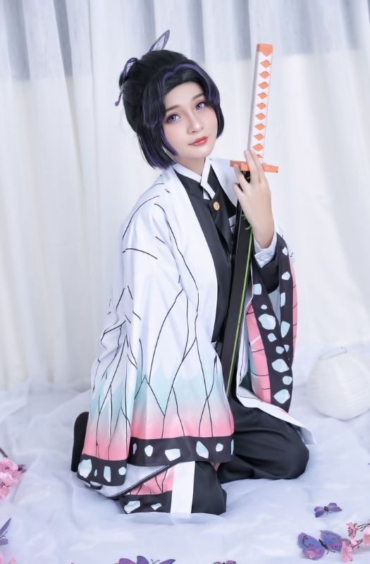 Bộ ảnh cosplay Trùng trụ Shinobu của Kimetsu no Yaiba vô cùng xuất sắc và không kém phần nóng bỏng