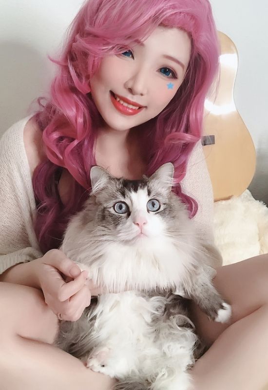 Bộ ảnh cosplay Seraphine phiên bản "Made in Vietnam" khiến người xem phải bỏng mắt với "tâm hồn" của cosplayer