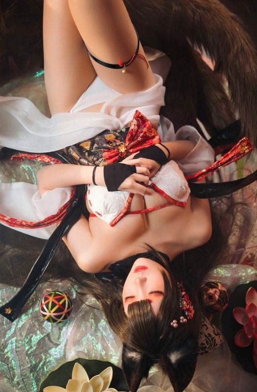 Bộ ảnh cosplay Ahri phong cách Tết nguyên đáng đầy nóng bỏng và gợi cảm