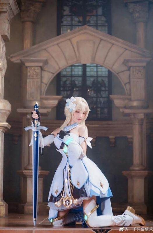 Bộ ảnh cosplay nhân vật Lumine đẹp lung linh và vô cùng chân thật