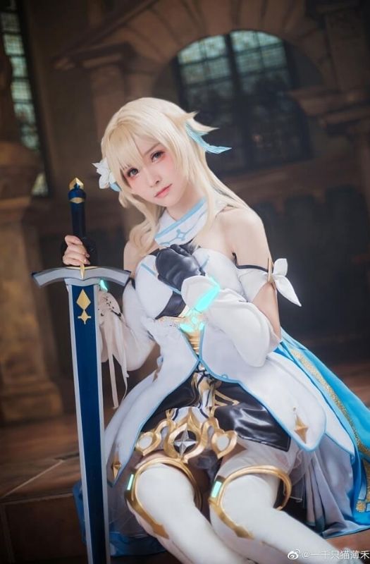 Bộ ảnh cosplay nhân vật Lumine đẹp lung linh và vô cùng chân thật