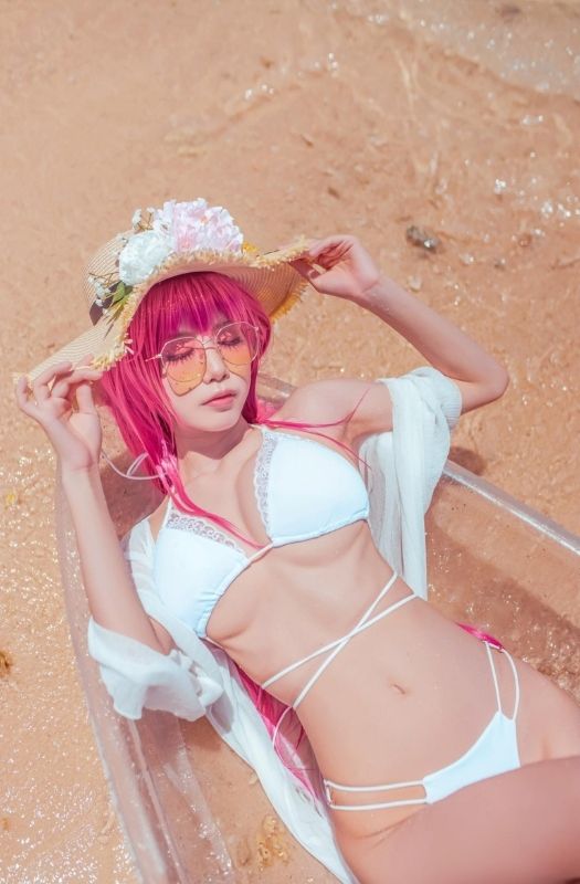 Bộ ảnh cosplay nàng Surcouf tâm hồn nuột nà trong Azur Lane