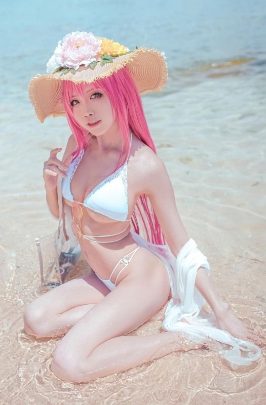Bộ ảnh cosplay nàng Surcouf tâm hồn nuột nà trong Azur Lane