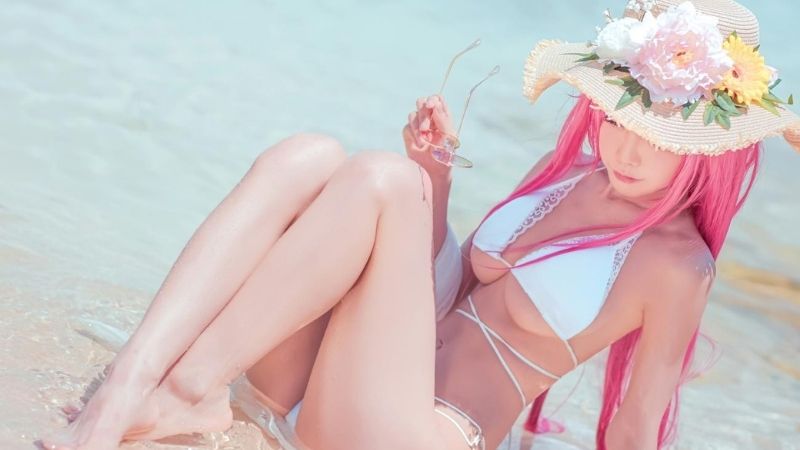 Bộ ảnh cosplay nàng Surcouf tâm hồn nuột nà trong Azur Lane