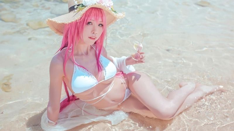 Bộ ảnh cosplay nàng Surcouf tâm hồn nuột nà trong Azur Lane