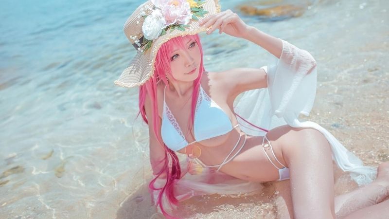 Bộ ảnh cosplay nàng Surcouf tâm hồn nuột nà trong Azur Lane