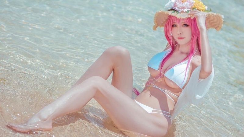Bộ ảnh cosplay nàng Surcouf tâm hồn nuột nà trong Azur Lane