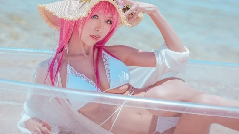 Bộ ảnh cosplay nàng Surcouf tâm hồn nuột nà trong Azur Lane