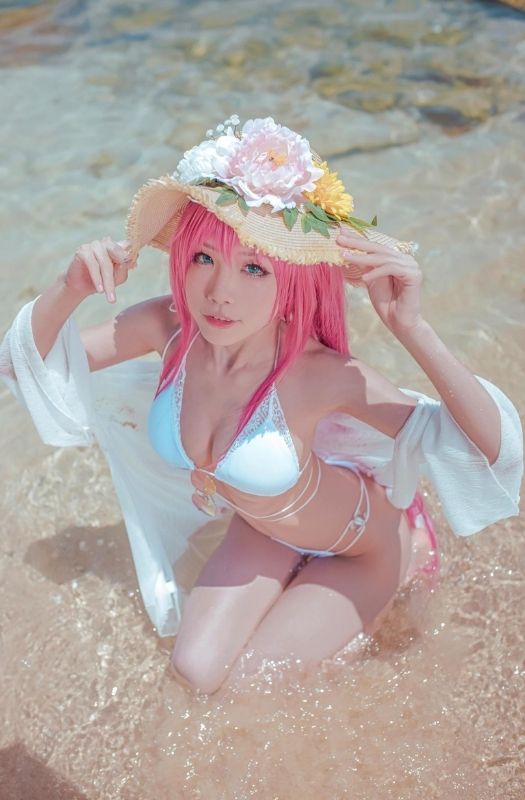 Bộ ảnh cosplay nàng Surcouf tâm hồn nuột nà trong Azur Lane