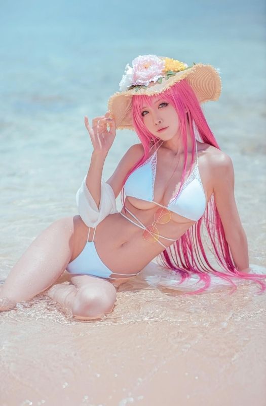 Bộ ảnh cosplay nàng Surcouf tâm hồn nuột nà trong Azur Lane