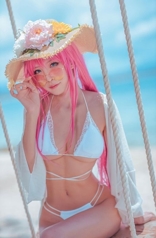 Bộ ảnh cosplay nàng Surcouf tâm hồn nuột nà trong Azur Lane