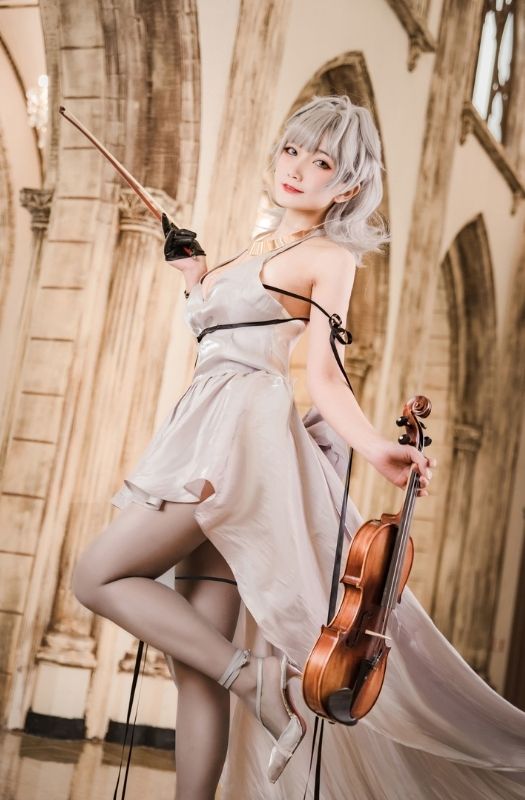 Bộ ảnh cosplay nhân vật Seattle đáng yêu trong Azur Lane