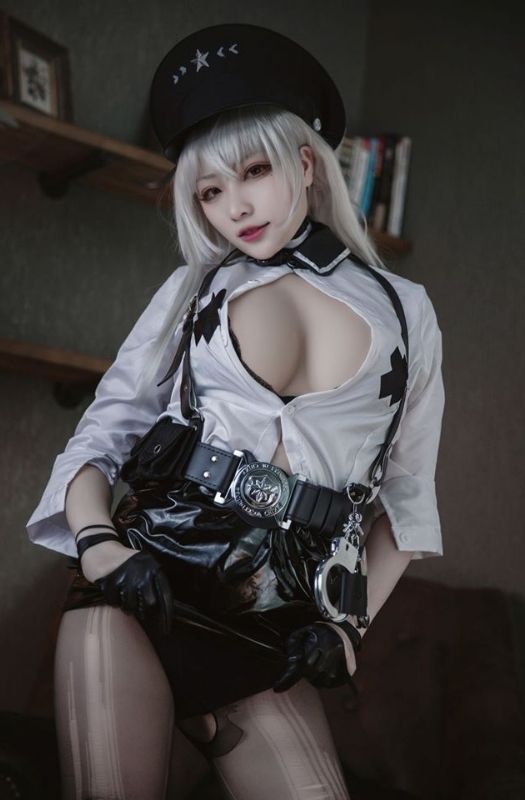 Loạt ảnh cosplay nhân vật Gangut vô cùng gợi cảm trong game Azur Lane