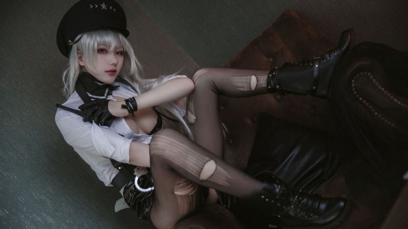 Loạt ảnh cosplay nhân vật Gangut vô cùng gợi cảm trong game Azur Lane
