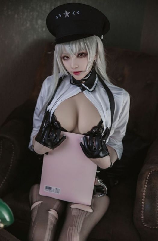 Loạt ảnh cosplay nhân vật Gangut vô cùng gợi cảm trong game Azur Lane