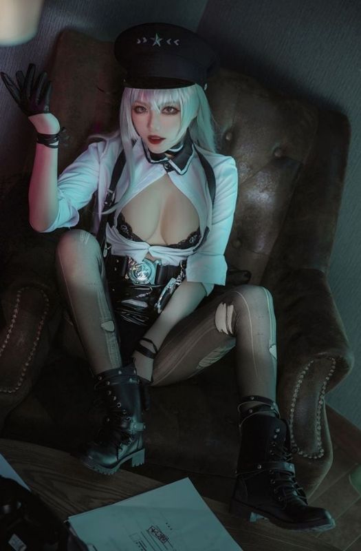 Loạt ảnh cosplay nhân vật Gangut vô cùng gợi cảm trong game Azur Lane